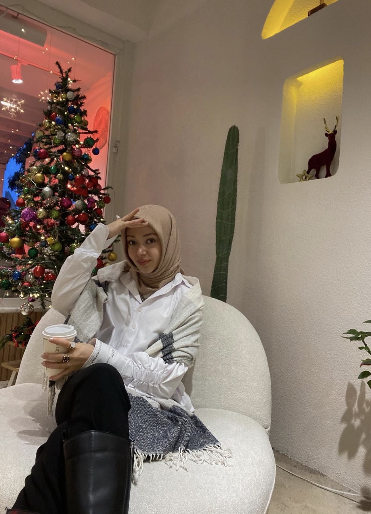 Çiçekli İngiliz Escort Beren